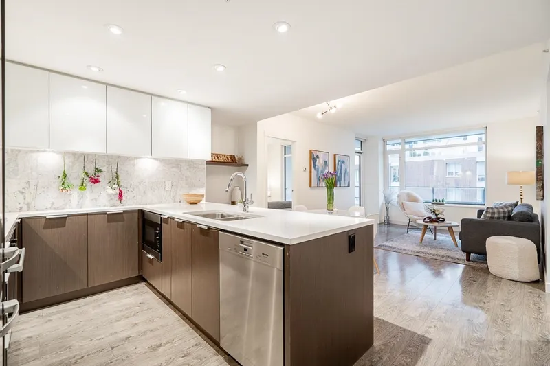 1106 110 SWITCHMEN STREET - photo 2 of 25