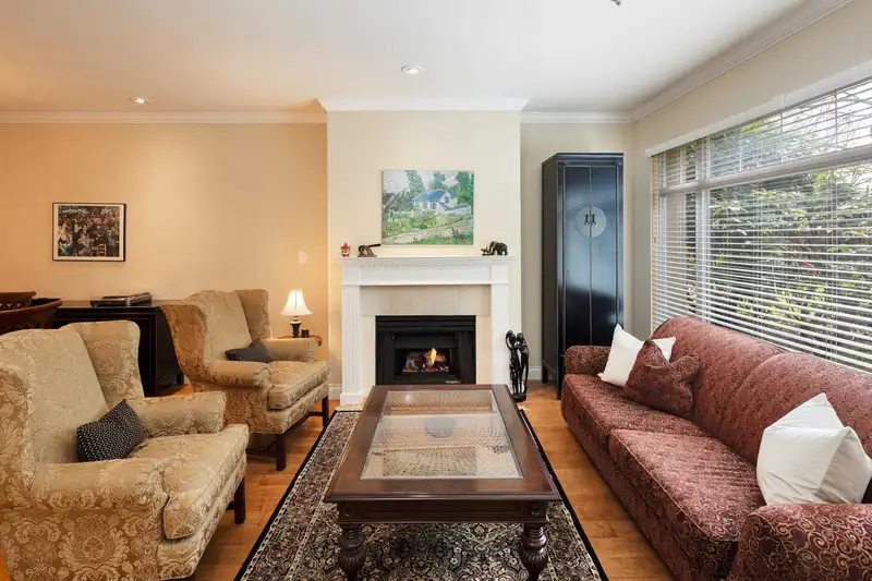 125 5735 HAMPTON PLACE - photo 3 of 36