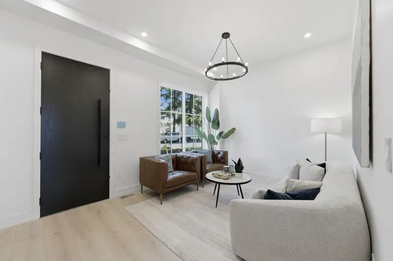 8186 117 STREET - photo 2 of 27