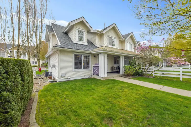 1 17097 64 AVENUE - photo 2 of 39