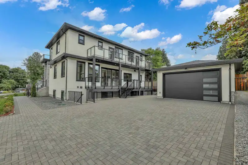 1938 CONNAUGHT AVENUE - photo 3 of 40