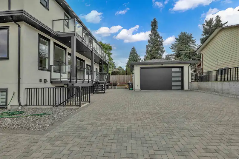 1938 CONNAUGHT AVENUE - photo 4 of 40