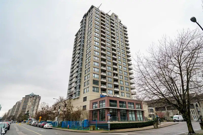 1102 1 RENAISSANCE SQUARE - photo 3 of 39