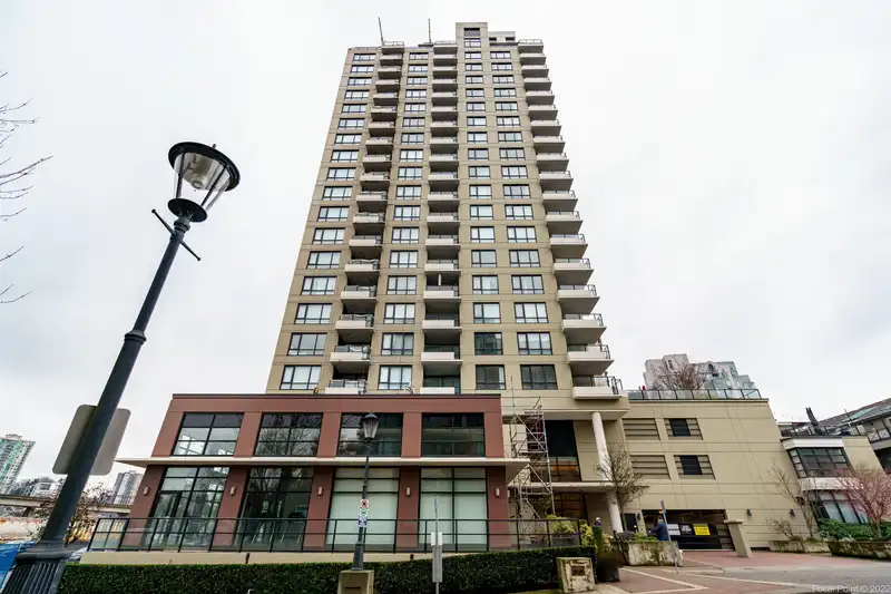 1102 1 RENAISSANCE SQUARE - photo 4 of 39