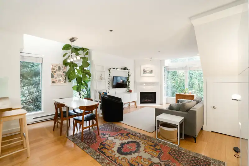 916 W 14TH AVENUE - photo 1 of 18