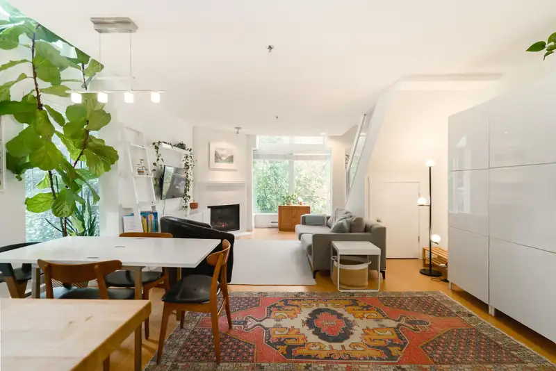916 W 14TH AVENUE - photo 2 of 18