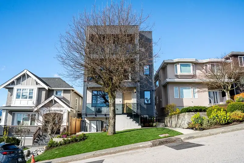 2 4875 ALBERT STREET - photo 2 of 39