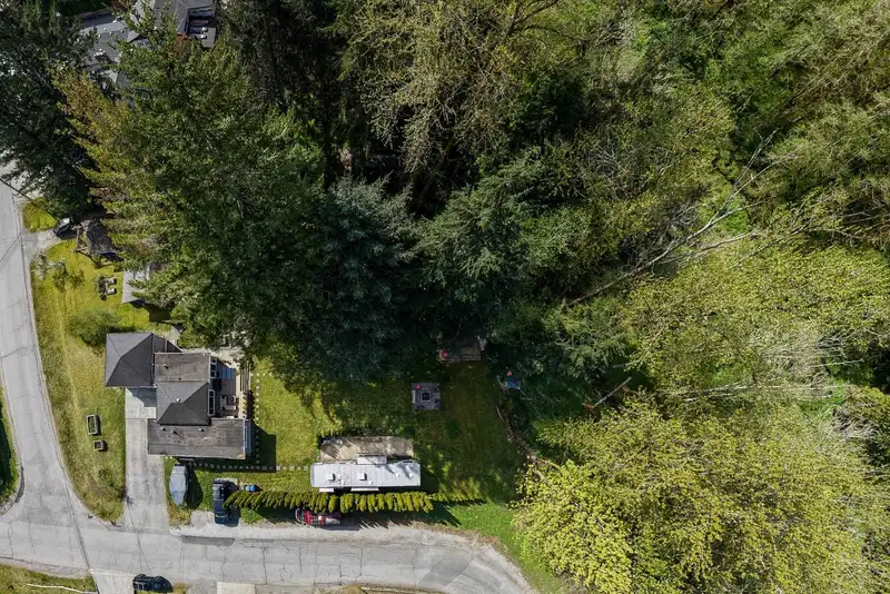 1110 LARAMEE ROAD - photo 4 of 38