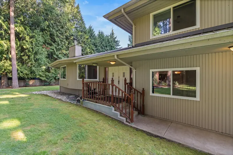 13514 20 AVENUE - photo 1 of 25