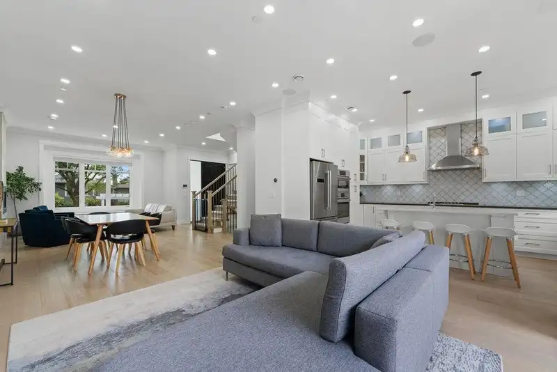 2217 E 8TH AVENUE - photo 4 of 40