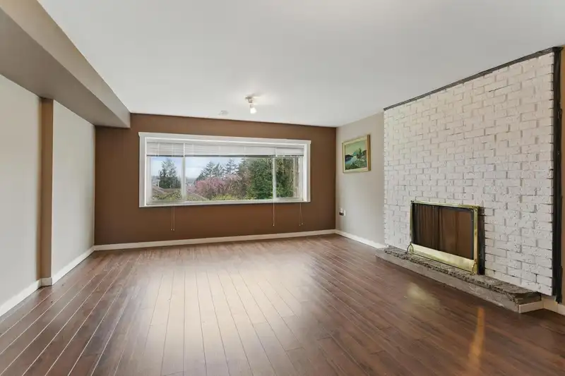 233 MONTGOMERY STREET - photo 2 of 17