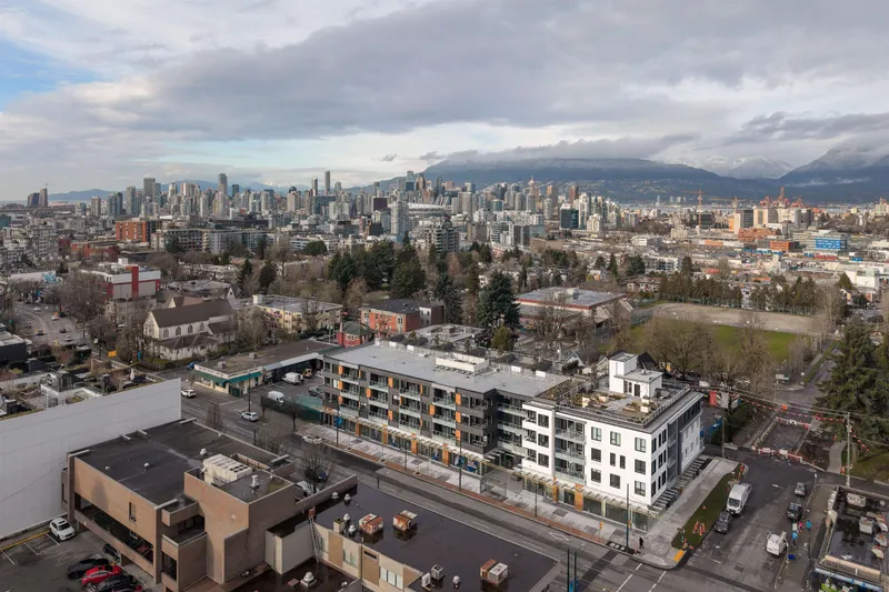 406 2471 SAINT GEORGE STREET - photo 2 of 25