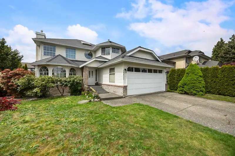 10837 155A STREET - photo 2 of 40