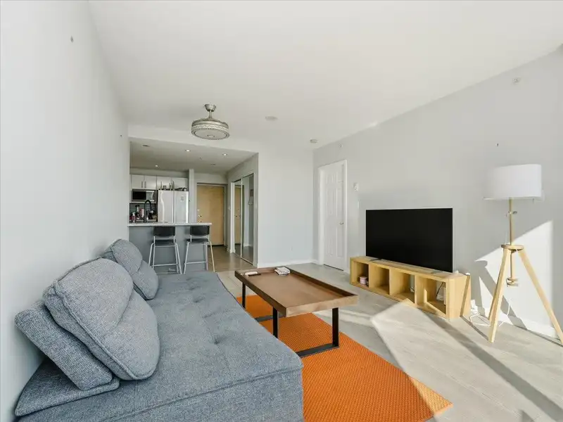 1710 14 BEGBIE STREET - photo 2 of 27