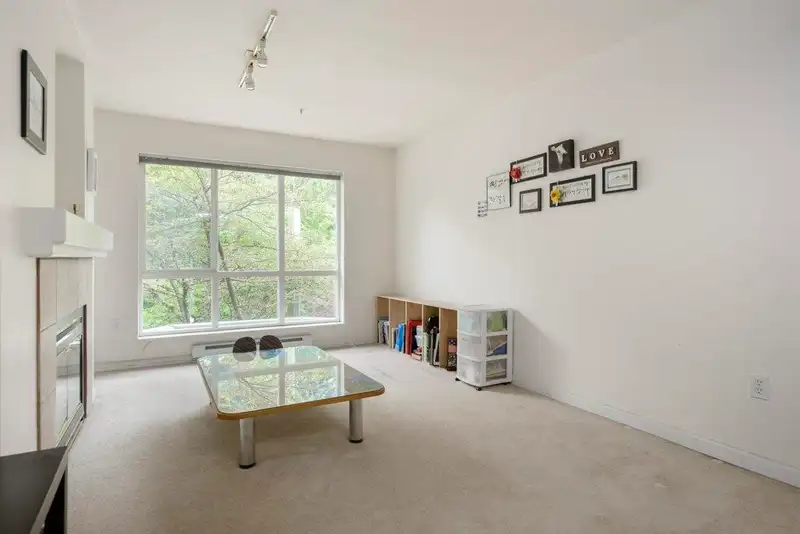 310 9979 140 STREET - photo 3 of 18