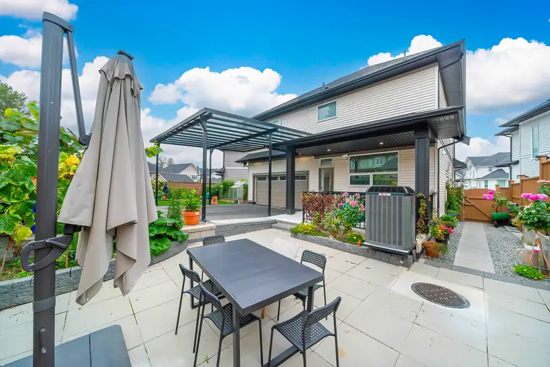 20434 76A AVENUE - photo 3 of 25