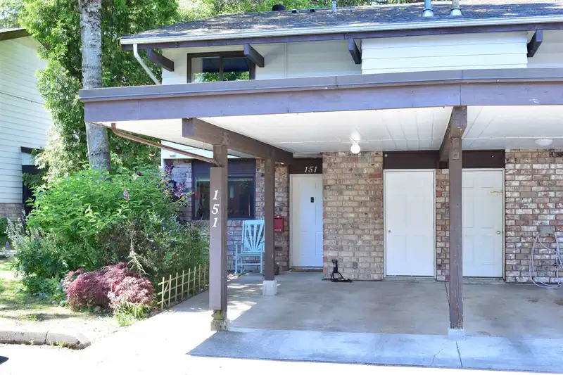 151 7478 138 STREET - photo 1 of 34