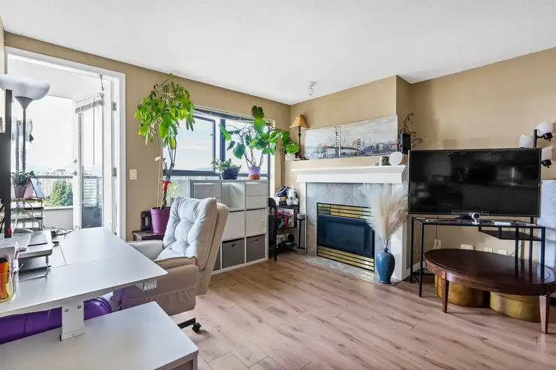 1303 6611 COONEY ROAD - photo 3 of 11