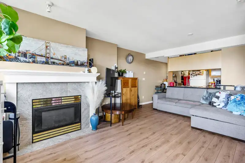 1303 6611 COONEY ROAD - photo 4 of 11
