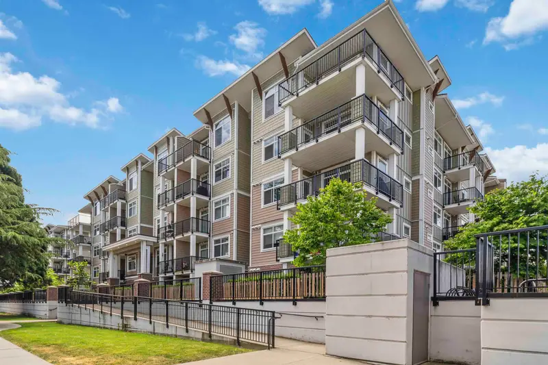 #419 20686 EASTLEIGH CRESCENT - photo 1 of 15