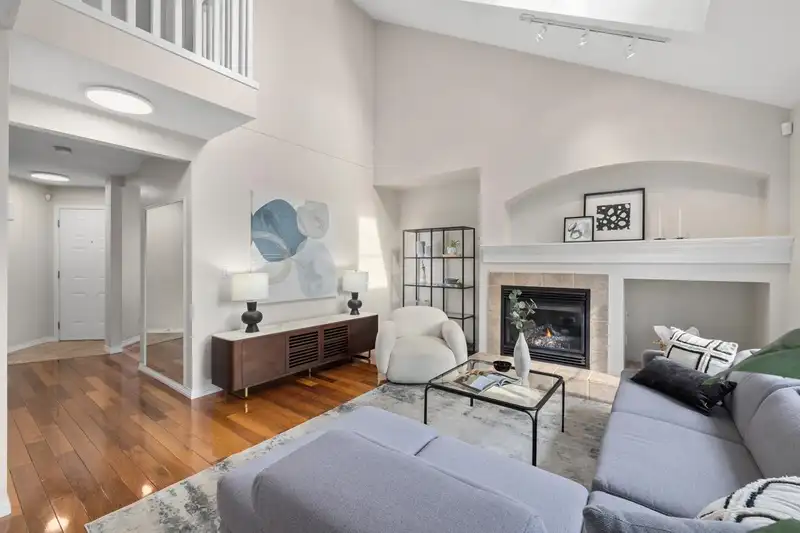 2 17097 64 AVENUE - photo 2 of 25