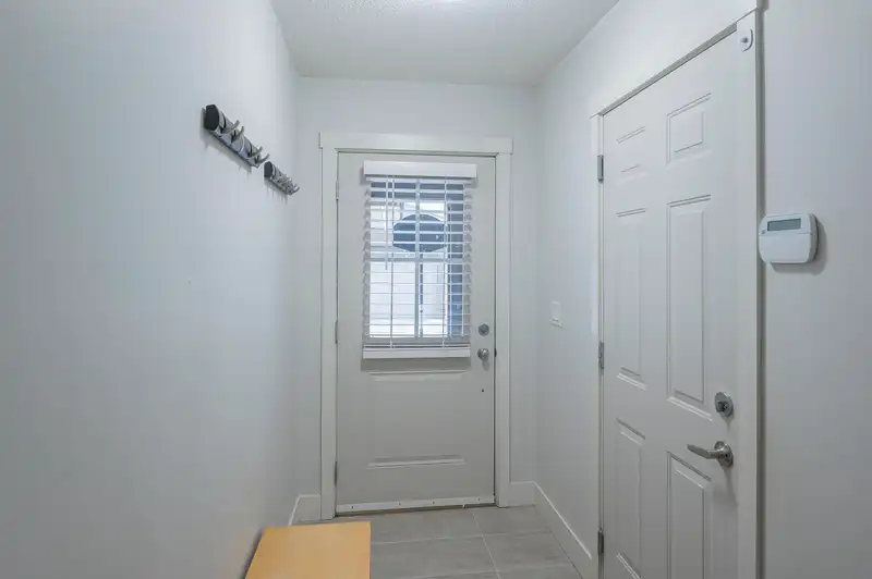43 20326 68 AVENUE - photo 4 of 40