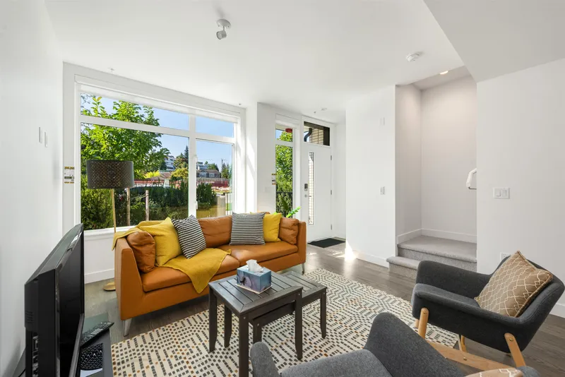 561 W 29TH AVENUE - photo 4 of 25