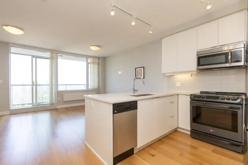 1303 9393 TOWER ROAD - photo 4 of 19
