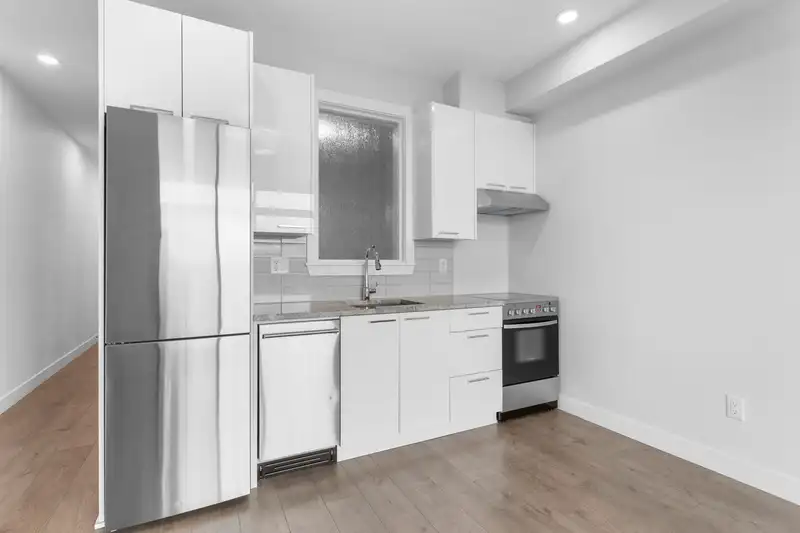 505 20696 EASTLEIGH CRESCENT - photo 4 of 31