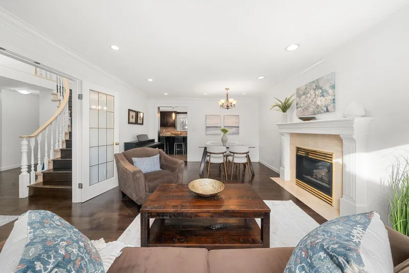 2733 TEMPE GLEN DRIVE - photo 4 of 25