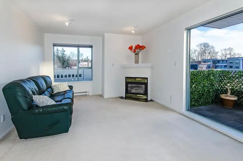 206 1085 W 17TH STREET - photo 3 of 29