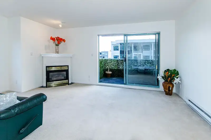 206 1085 W 17TH STREET - photo 4 of 29