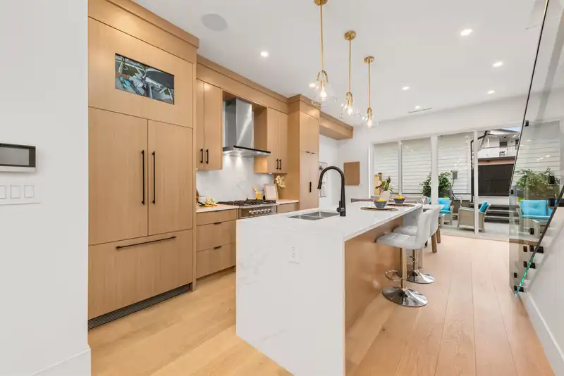 334 E 35TH AVENUE - photo 2 of 40