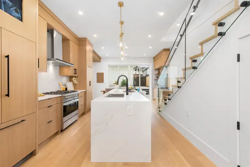 334 E 35TH AVENUE - photo 3 of 40