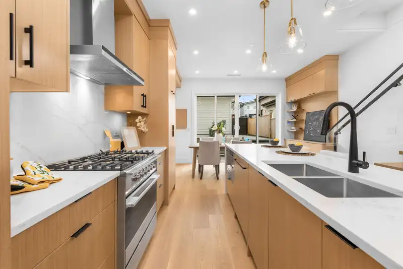 334 E 35TH AVENUE - photo 4 of 40