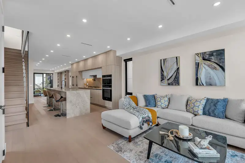 502 E 5TH STREET - photo 4 of 31