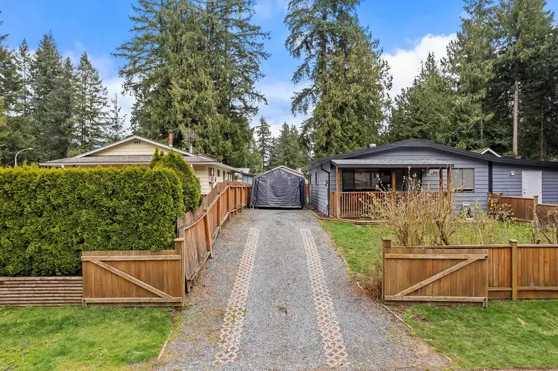 4552 200A STREET - photo 2 of 33