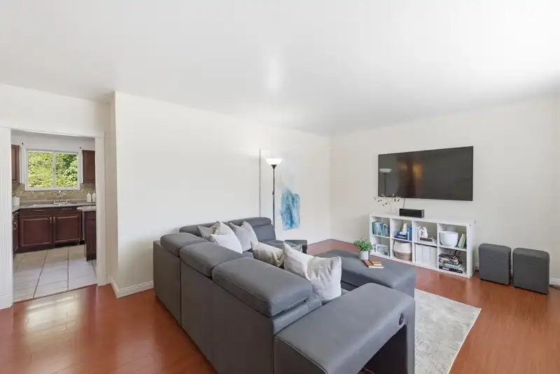 14245 KINDERSLEY DRIVE - photo 3 of 37