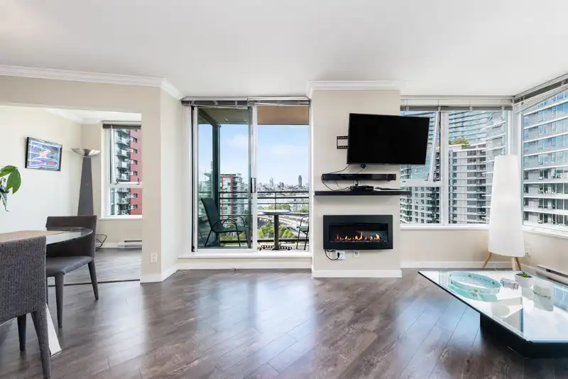 1606 33 SMITHE STREET - photo 2 of 23