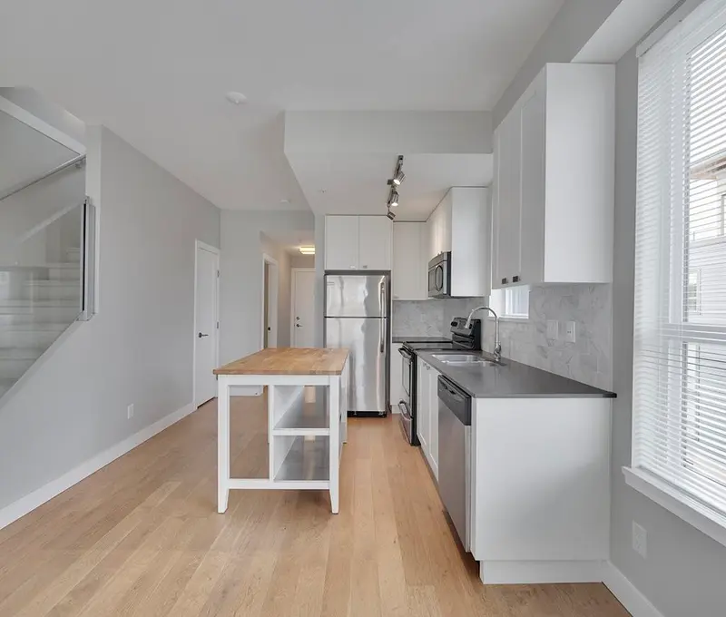 504 3080 GLADWIN ROAD - photo 3 of 25