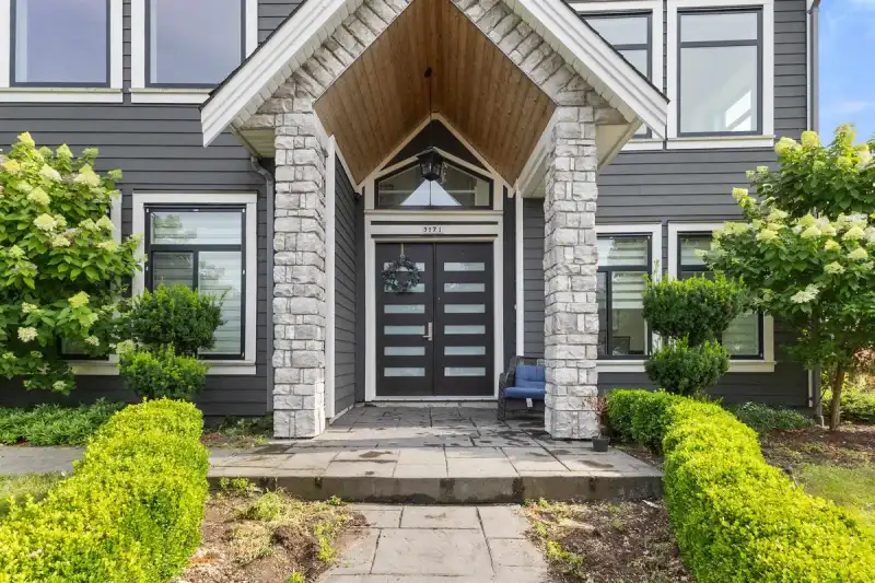 3171 ENGINEER CRESCENT - photo 1 of 34