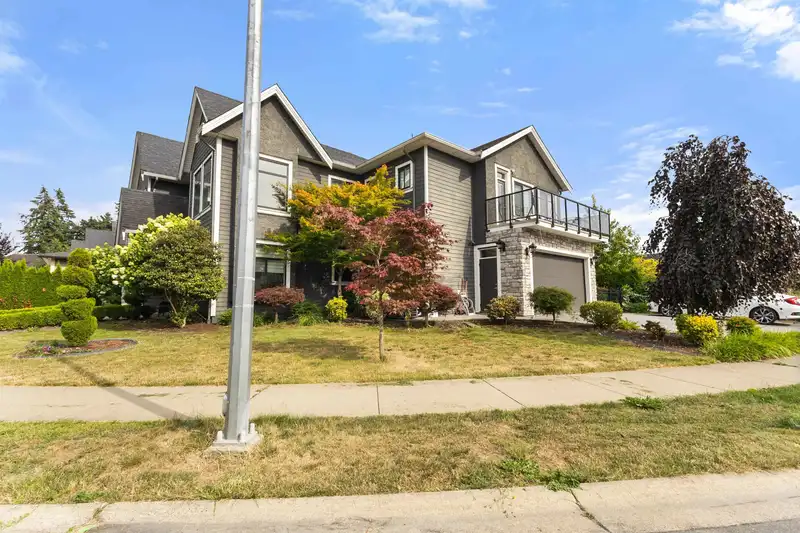 3171 ENGINEER CRESCENT - photo 4 of 34