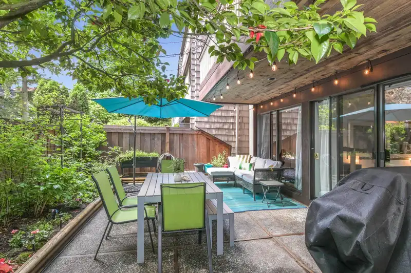 109 708 EIGHTH AVENUE - photo 2 of 25