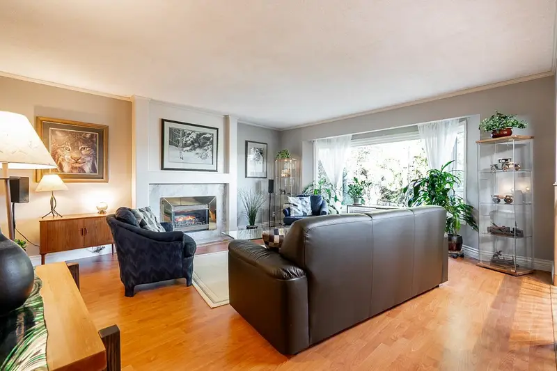 11426 144A STREET - photo 2 of 25