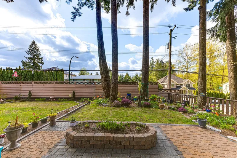 1951 AUSTIN AVENUE - photo 4 of 25