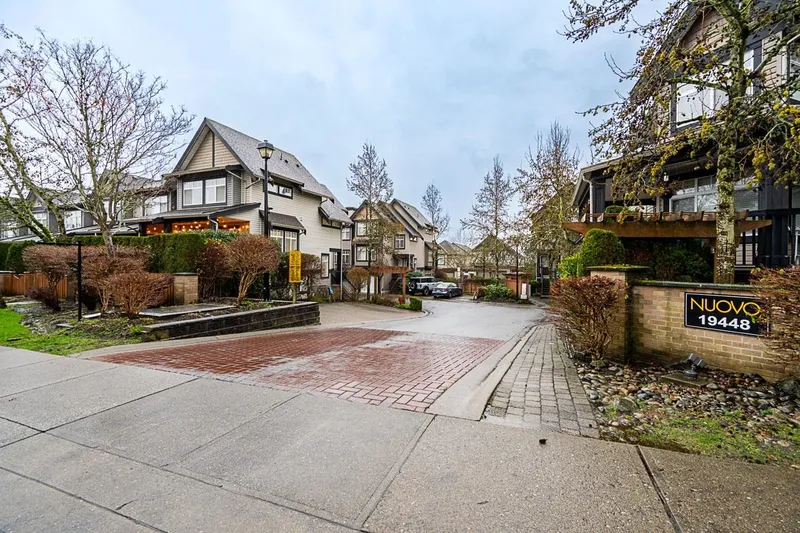 55 19448 68 AVENUE - photo 2 of 25