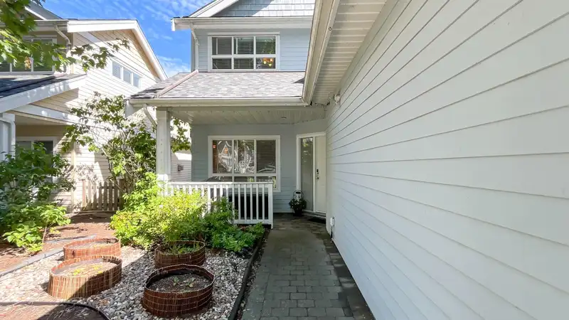 6 4791 STEVESTON HIGHWAY - photo 3 of 37