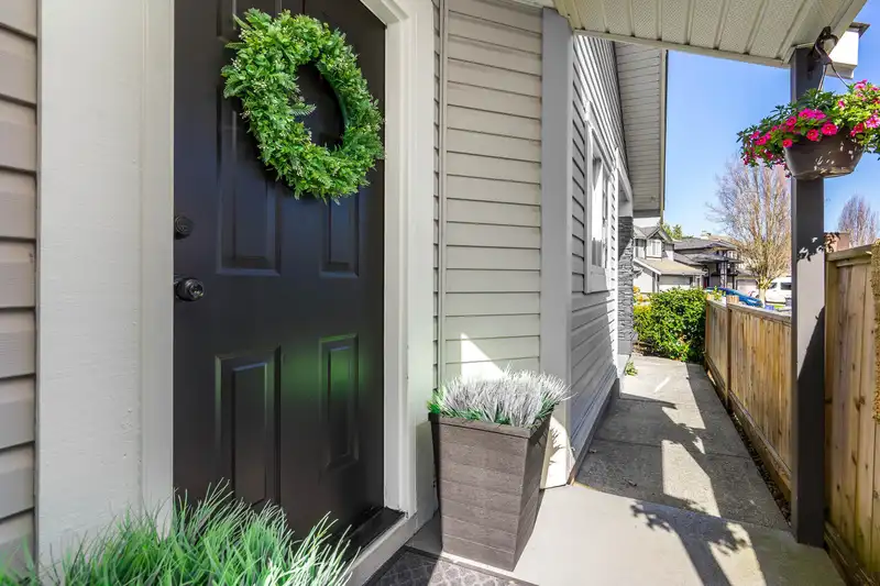 20226 93A AVENUE - photo 3 of 40