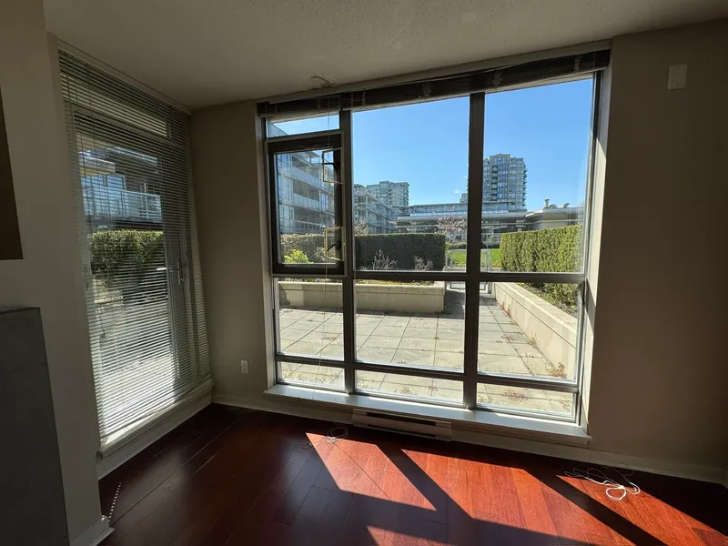 116 9373 HEMLOCK DRIVE - photo 2 of 25