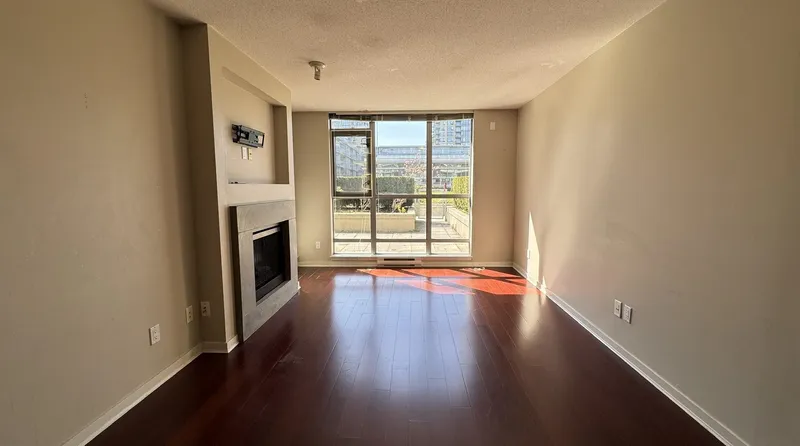 116 9373 HEMLOCK DRIVE - photo 3 of 25